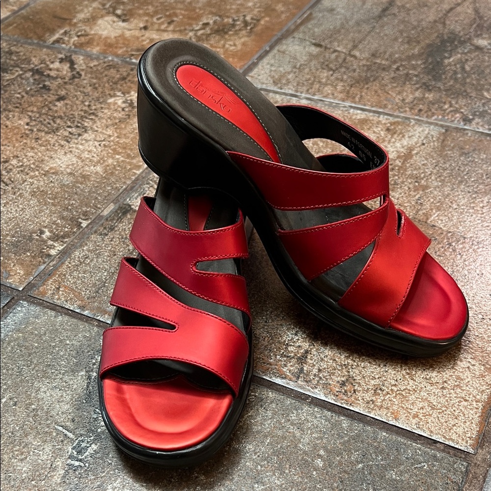 Beautiful satin finish Dansko heeled sandals, size UK 37